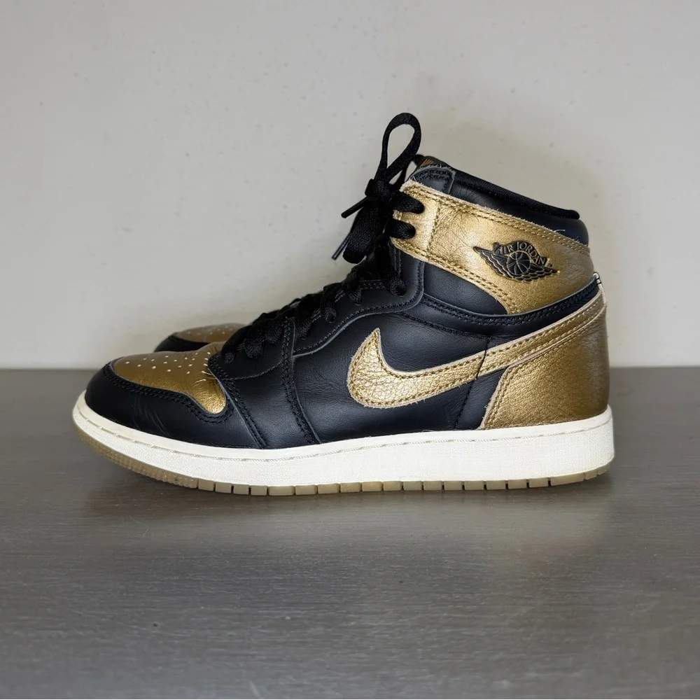 Nike Air Jordan 1 Retro High OG Black Metallic Gold GS 7Y Youth Teens Sneakers - Picture 2 of 9